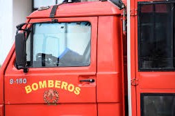 Bomberos trabaja en controlar incendio forestal en Rocha