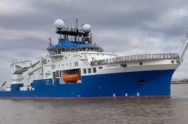barco puerto tras sufrir